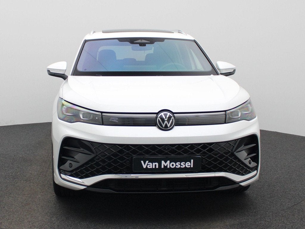 Volkswagen Tiguan 1.5 eHybrid R-Line Edition 272 PK | Panora, Auto's, Volkswagen, 12 maanden, 4 cilinders, 150 min, Wit