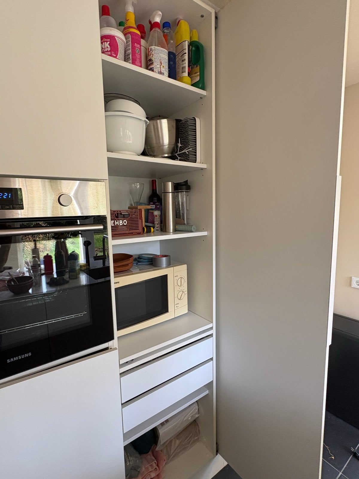 Foto 5 van Complete keukenwand met Samsung oven en Neff koelkast