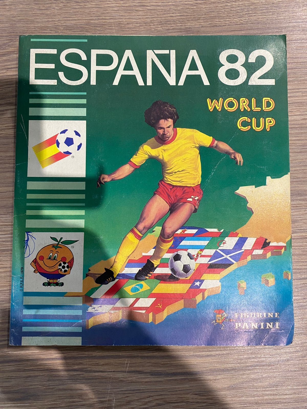 Panini WK’ 82 voetbalplaatjes boek niet compleet, Verzamelen, Verzenden, Zo goed als nieuw, Buitenlandse clubs, Poster, Plaatje of Sticker