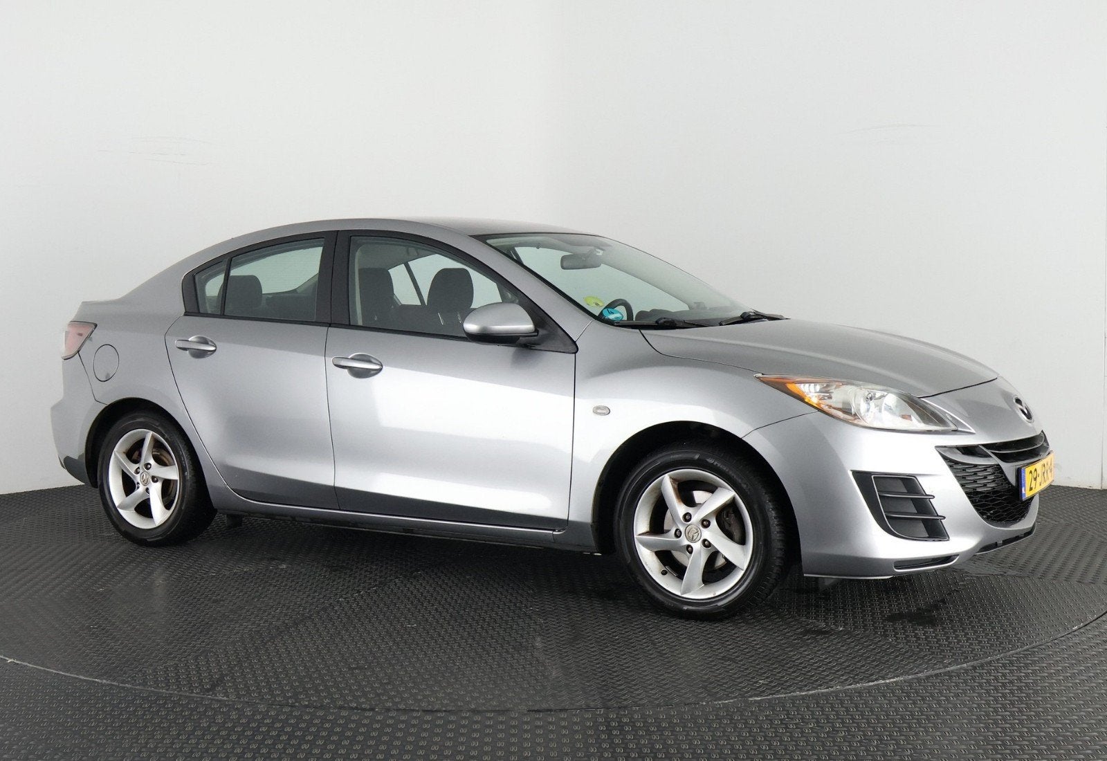 Mazda 3 1.6 Sedan 2009 Grijs garanti 15000klm one year, Auto's, Voorwielaandrijving, 1145 kg, 4 cilinders, 49 €/maand