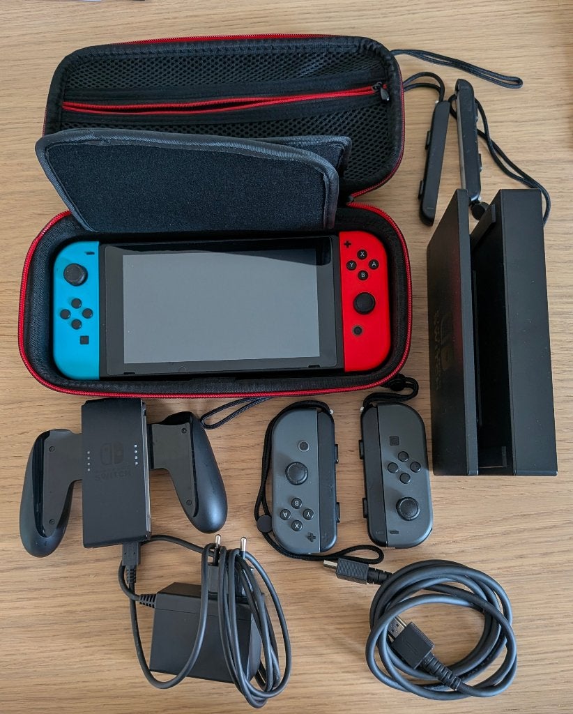 Nintendo Switch V1(HAC-001 unpatched) + 2x Joy-Cons + case, Spelcomputers en Games, Spelcomputers | Nintendo Switch, Ophalen of Verzenden