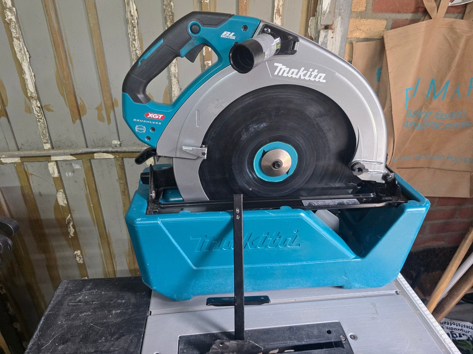 Makita HS013GZ 415mm 40V cirkelzaag, Ophalen, Zo goed als nieuw, 1200 watt of meer, 30 tot 70 mm