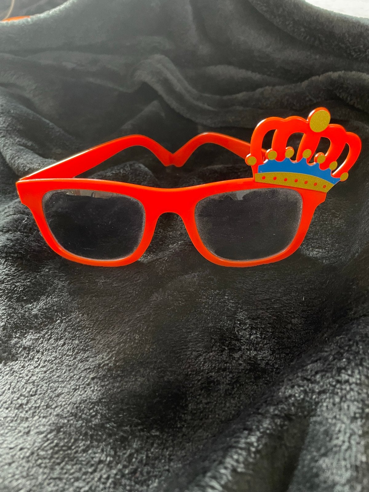 Super leuke Festival zonnebril met kroon, Sieraden, Tassen en Uiterlijk, Ophalen of Verzenden, Zo goed als nieuw