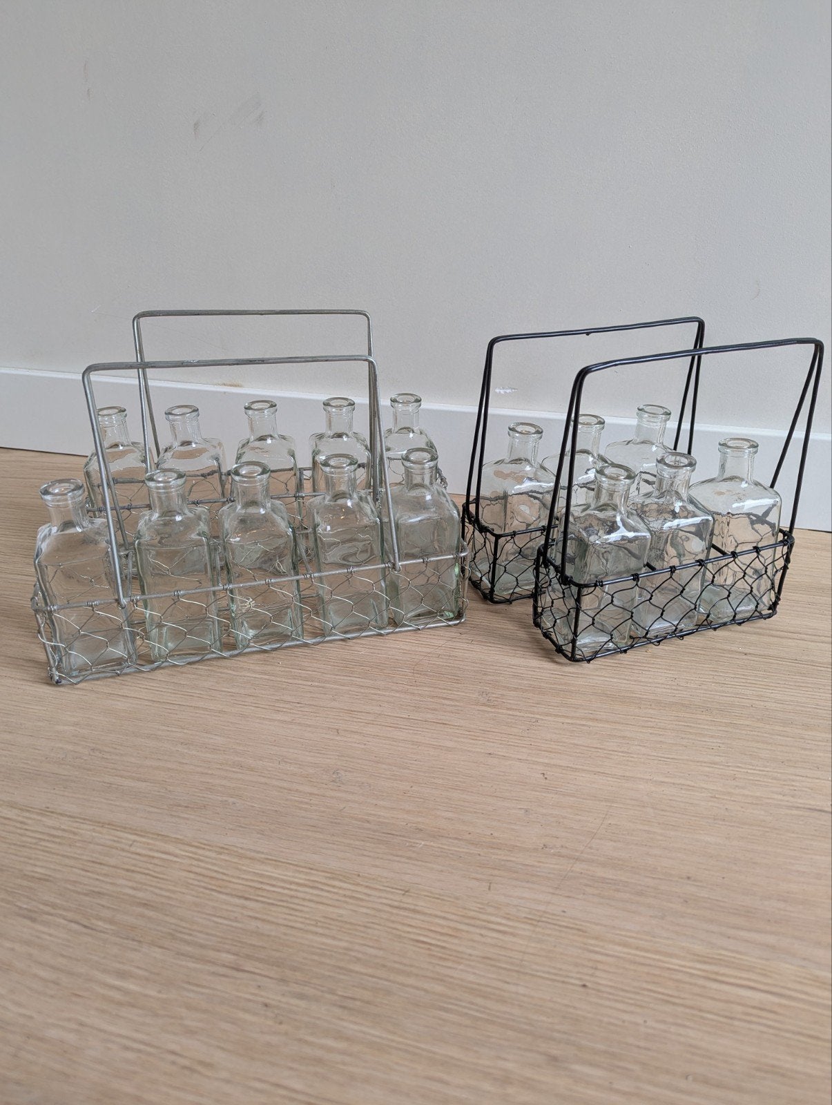Glazen flesjes in draadmandje voor bruiloft decoratie, Ophalen, Gebruikt, Transparant, Glas