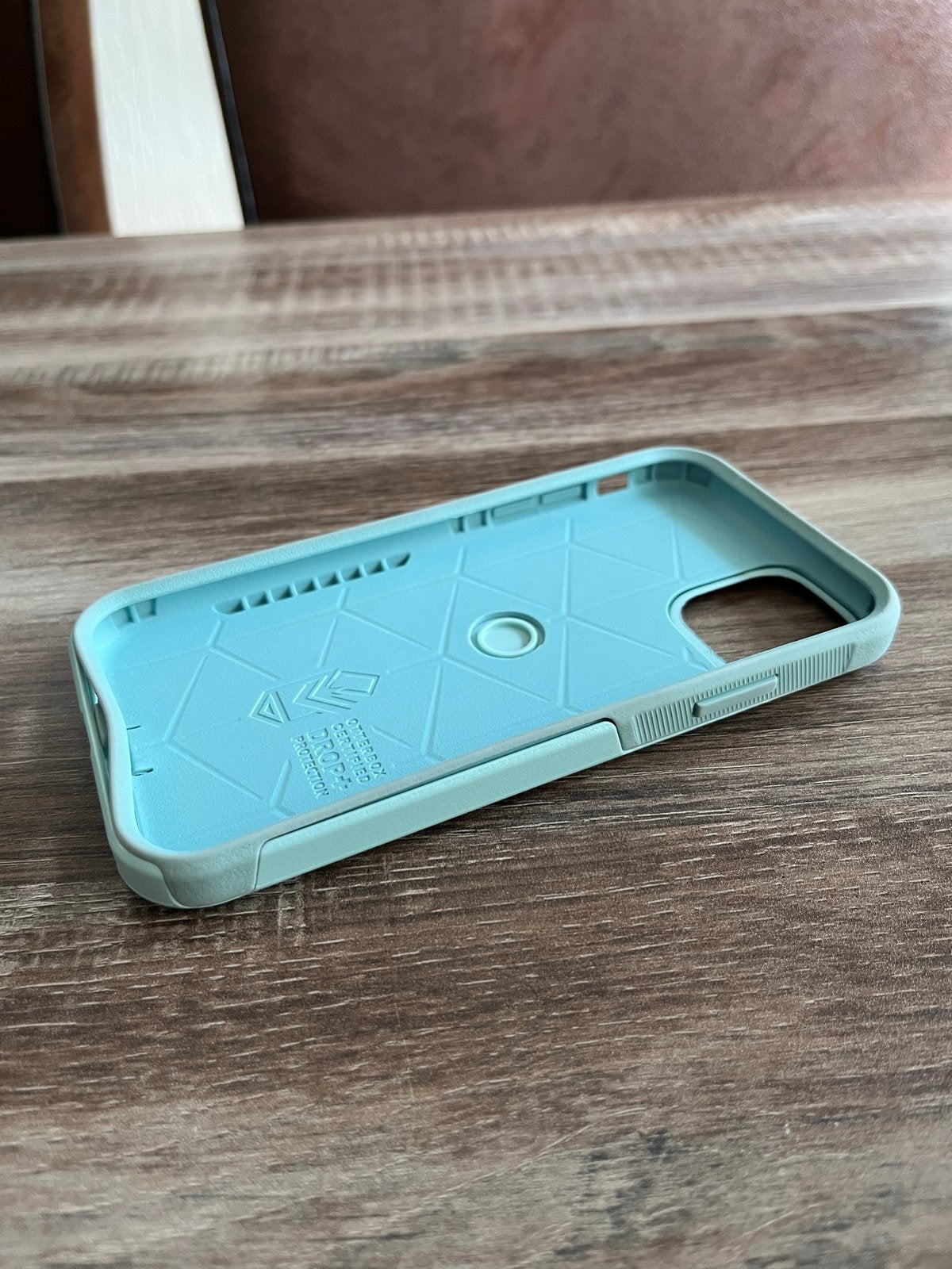 Foto 15 van iPhone 11 (128GB) Groen met OtterBox hoesje
