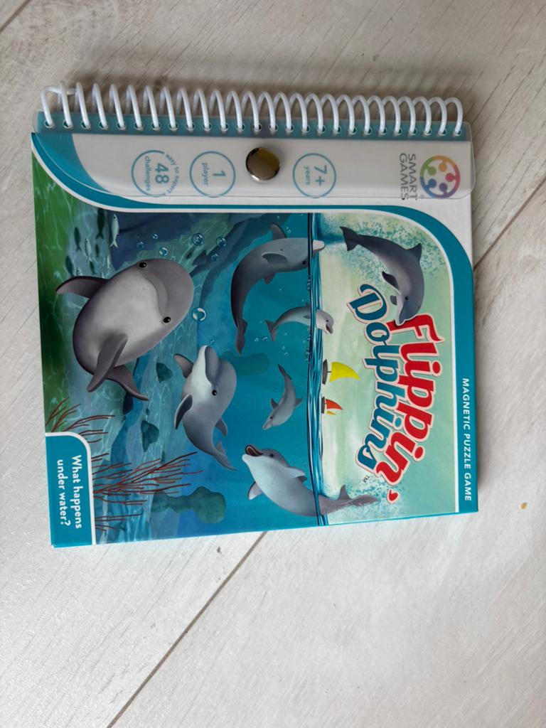 SmartGames Flippin' Dolphins Magnetisch Puzzelspel, Verzenden, Minder dan 500 stukjes, Zo goed als nieuw, Rubik's of 3D-puzzel