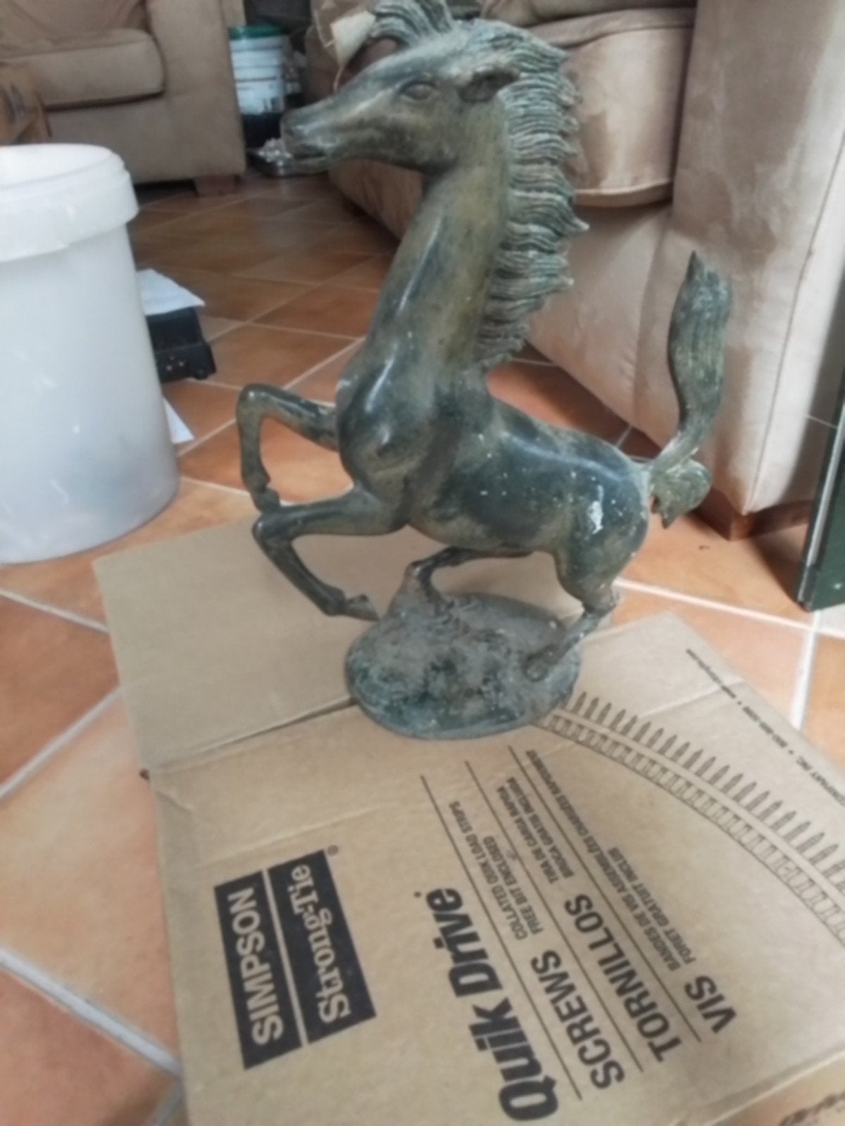 Brons paard, Ophalen
