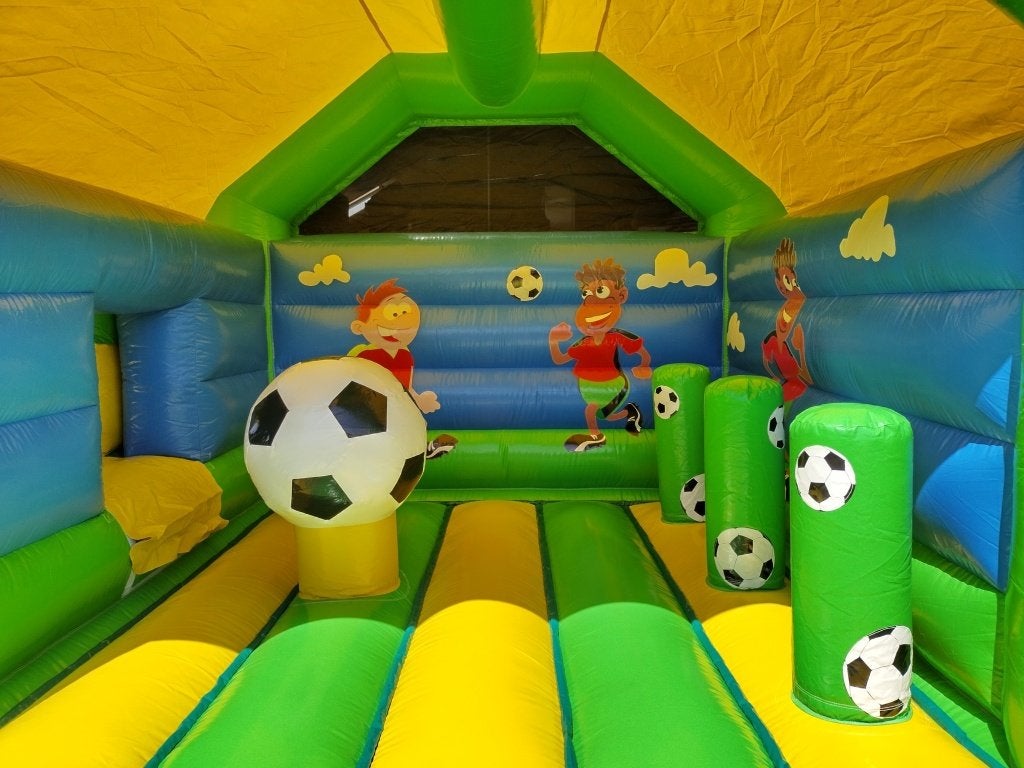 Springkussen huren (voetbal met glijbaan), Hobby en Vrije tijd, Ophalen of Verzenden, Gebruikt, Overige