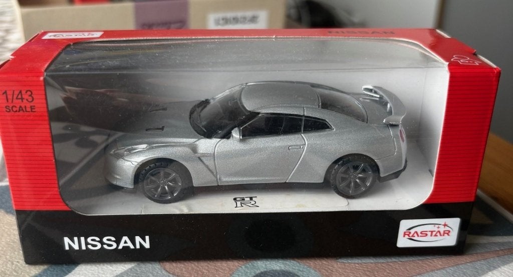 Rastar 1 op 43 Nissan GT R Zilver, Ophalen of Verzenden, Nieuw, Auto, Overige merken