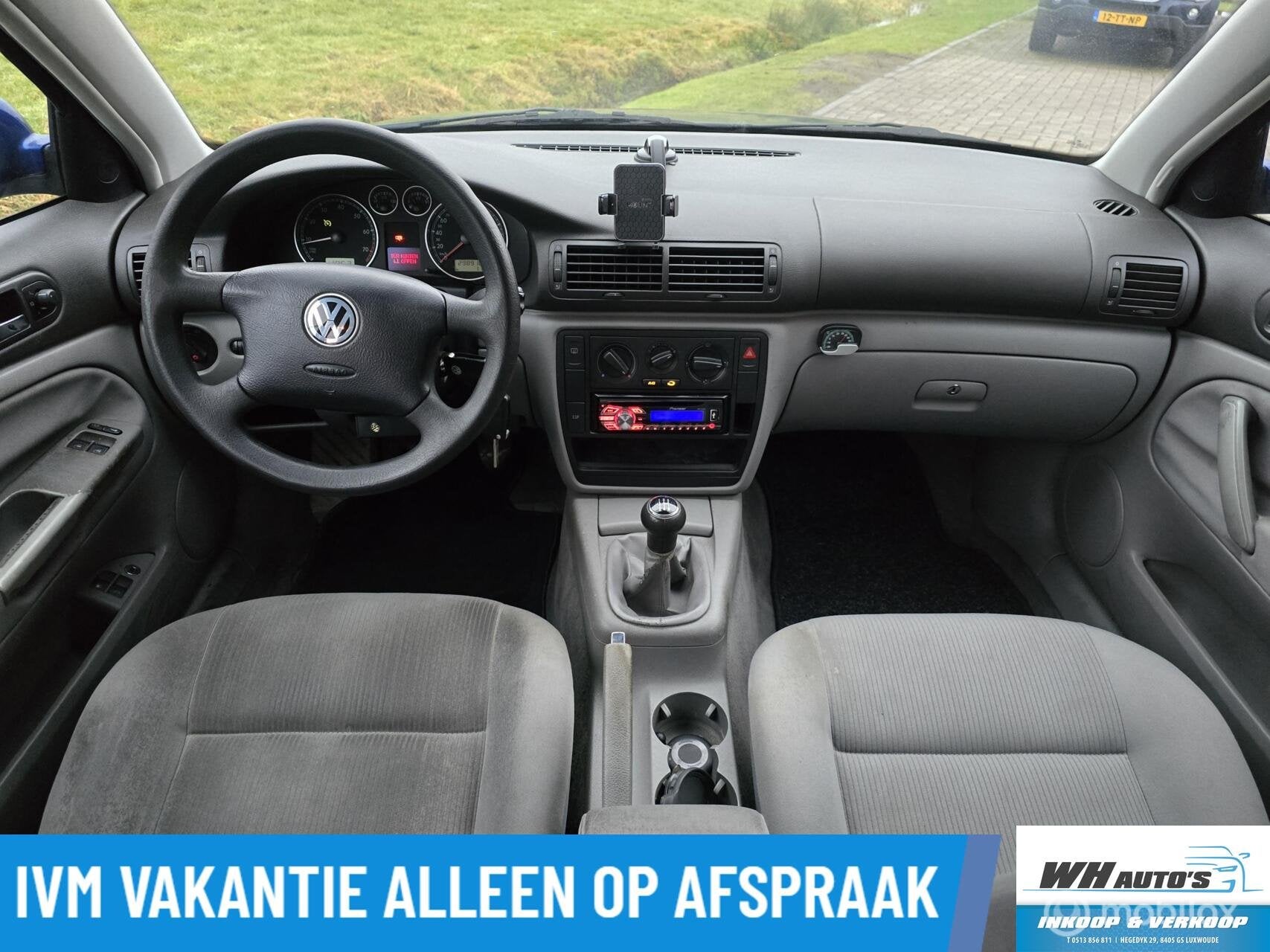 Volkswagen Passat 1.6 Trendline, Gebruikt, 4 cilinders, Blauw, Electronic Stability Program (ESP)