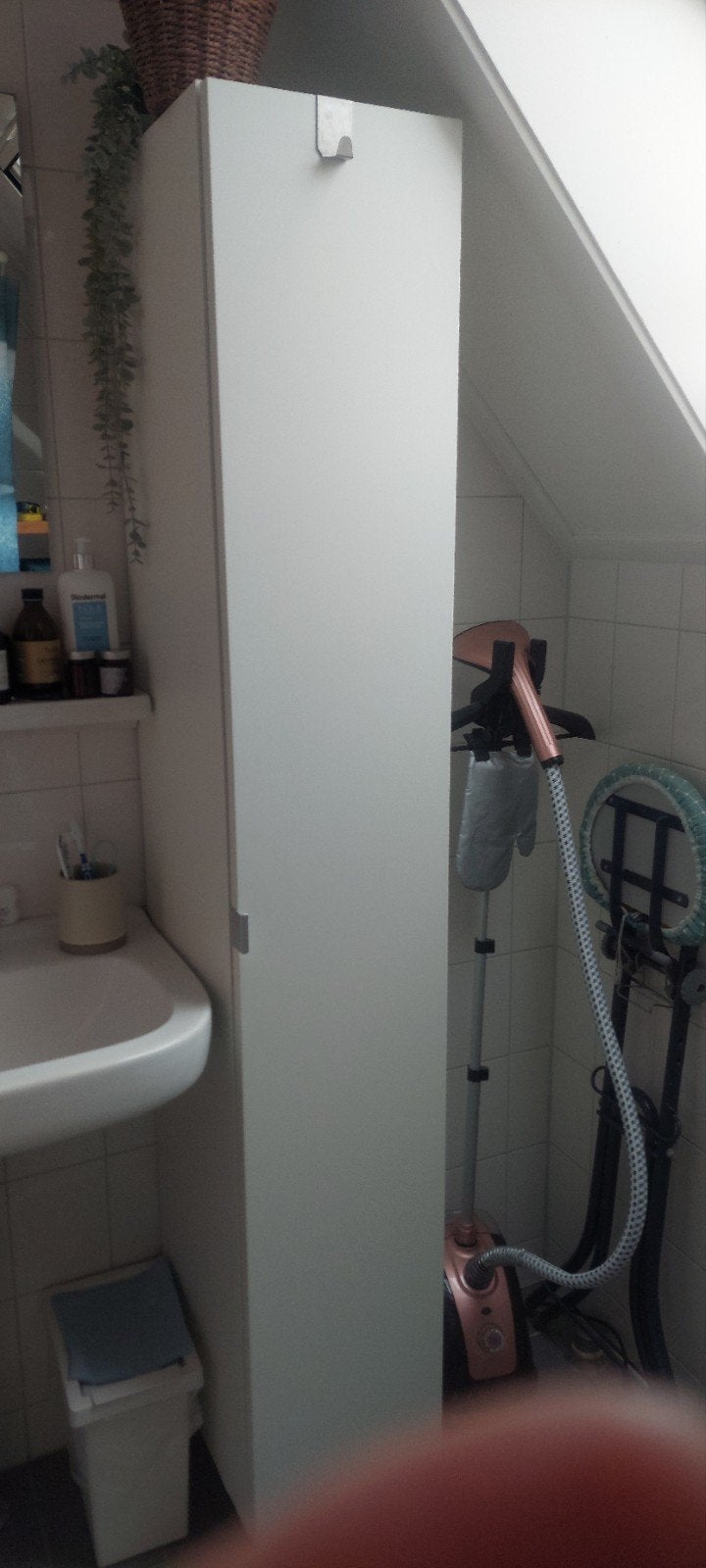 Witte smalle badkamerkast met planken, Huis en Inrichting, Kasten | Overige, Ophalen, Gebruikt