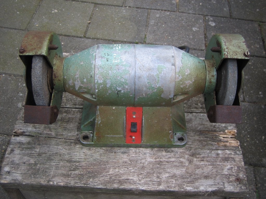 veb slijpmachine 450watt met goede stenen, Doe-het-zelf en Verbouw, Gereedschap | Slijpmachines, Ophalen, Gebruikt, Minder dan 700 watt