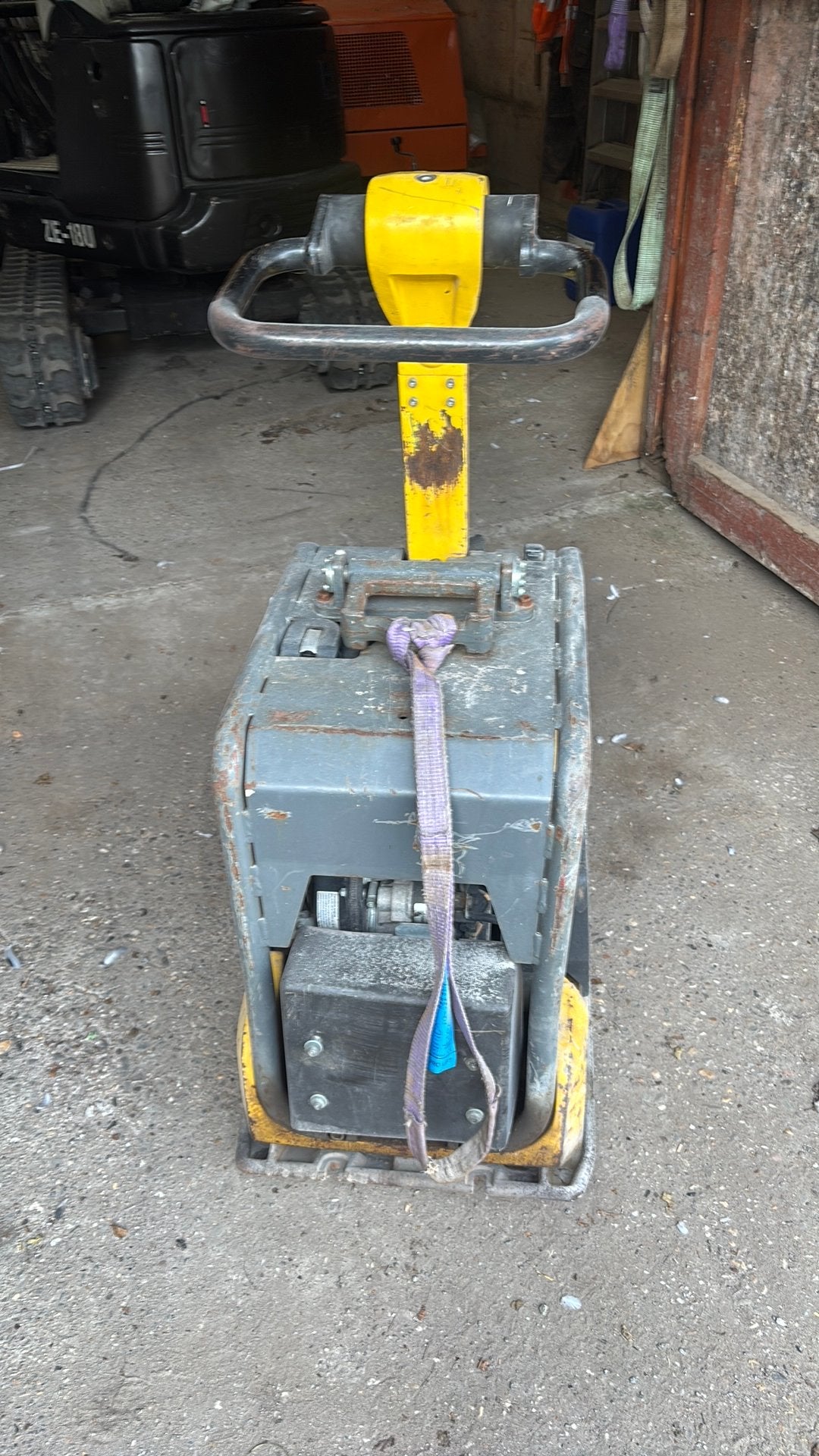 Wacker trilplaat, 1000 tot 2000 kg, Ophalen, Diesel