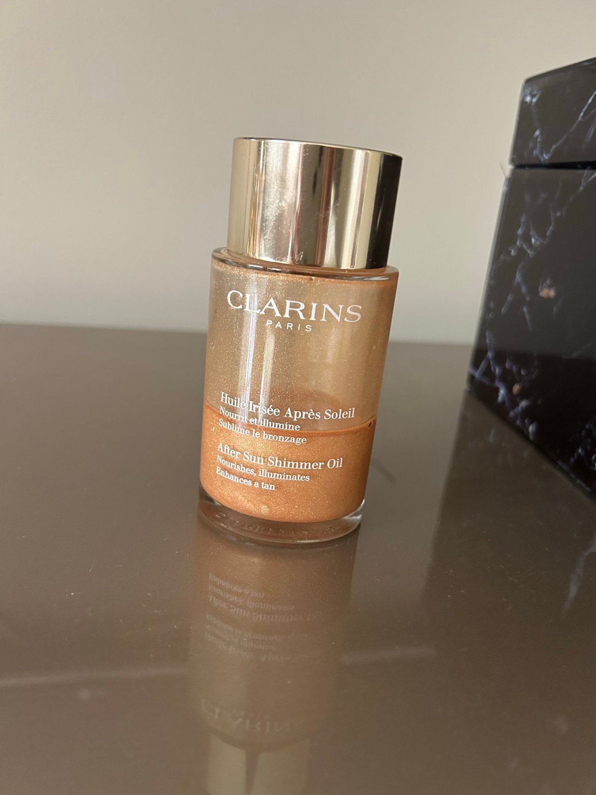 Clarins After Sun Shimmer Oil - Voedt & Verlicht, Ophalen of Verzenden, Gebruikt, Zonnebrand of After Sun