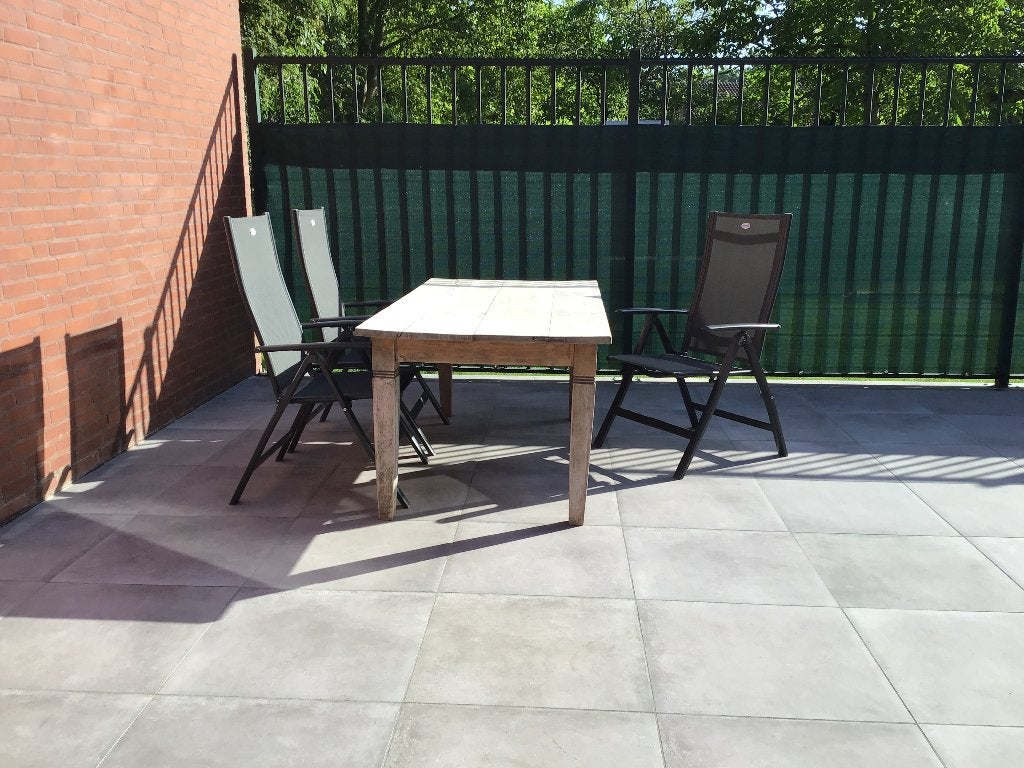 Oude houten tafel met twee lades, Ophalen