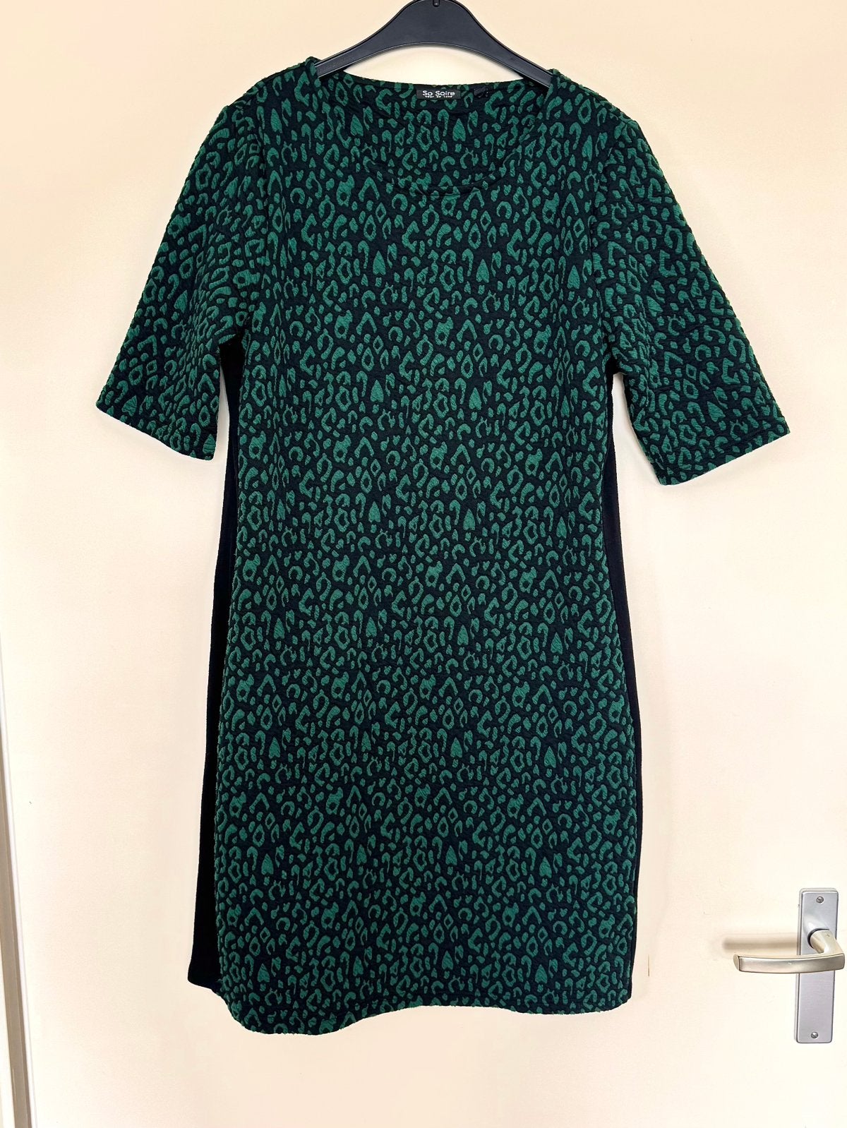 So Soire jurk groen/zwart jacquard structuur maat L, Verzenden, Maat 42/44 (L), Gedragen, Boven de knie
