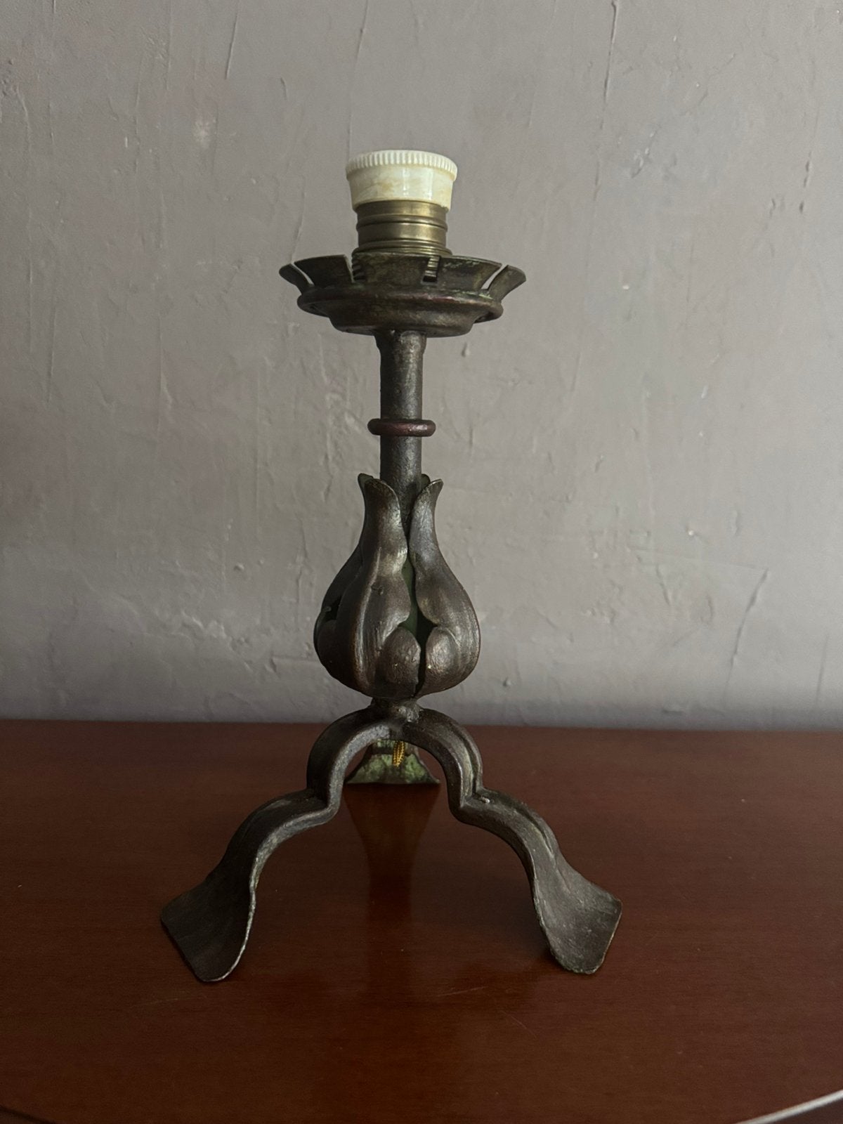 Art Nouveau bronzen tafellamp incl porseleinen fitting h 29, Ophalen of Verzenden