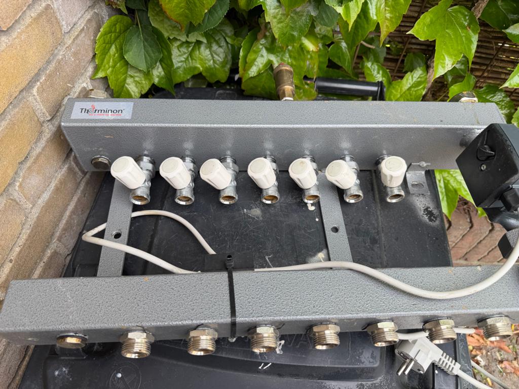 8-groeps vloerverwarming verdeler met Grundfos pomp, Ophalen of Verzenden, Zo goed als nieuw
