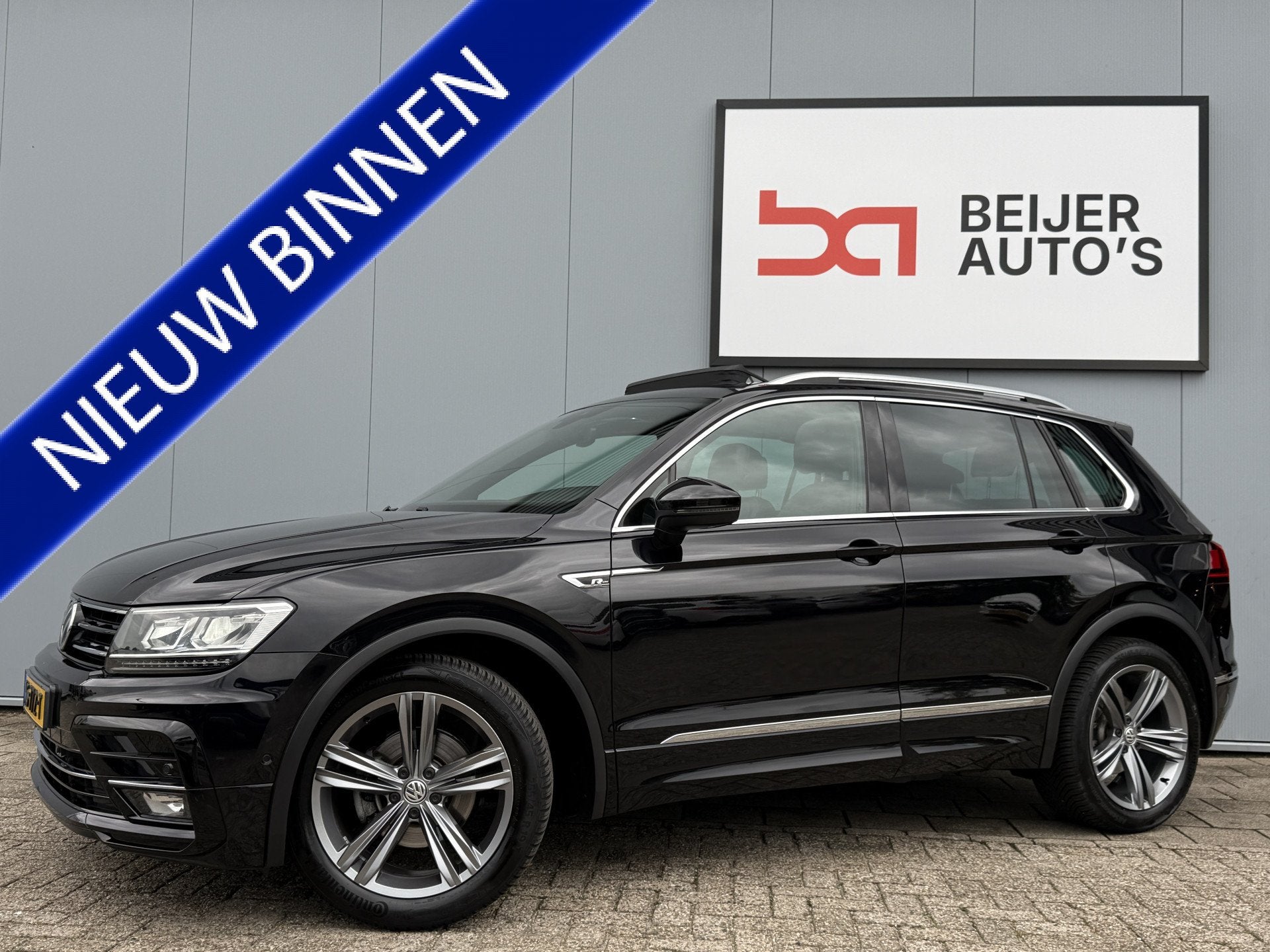 Volkswagen Tiguan 1.5 TSI ACT Highline Automaat R-line/Pano/, Stof, Euro 6, 150 pk, Zwart