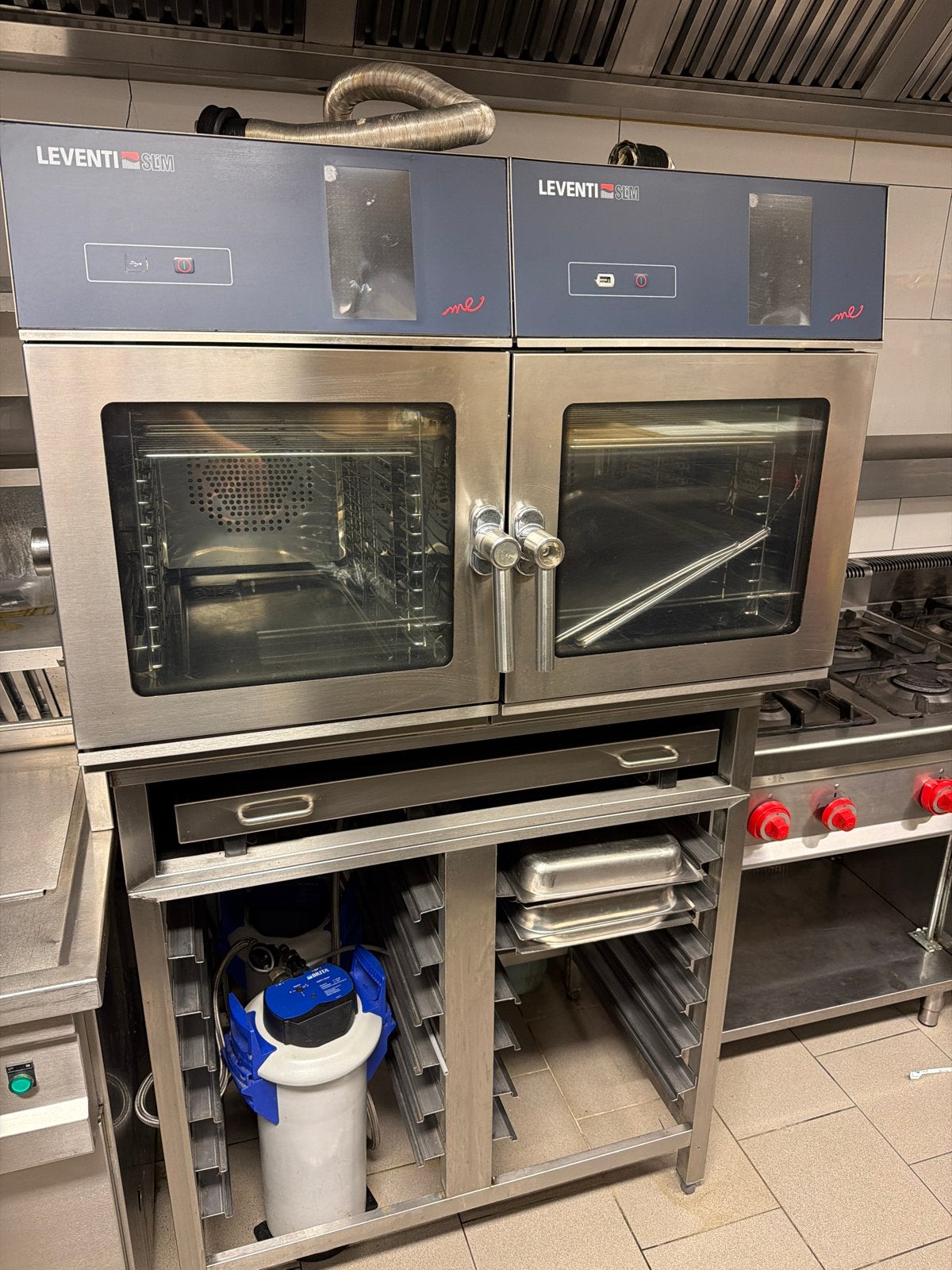 Leventi Me combi-steamers (2 stuks) met onderstel, Ophalen, Gebruikt, Ovens, Magnetrons en Steamers