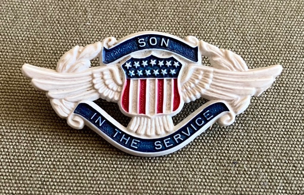 US WW2 son in the service - plastic patriotic pin, Ophalen of Verzenden, Landmacht, Amerika, Embleem of Badge