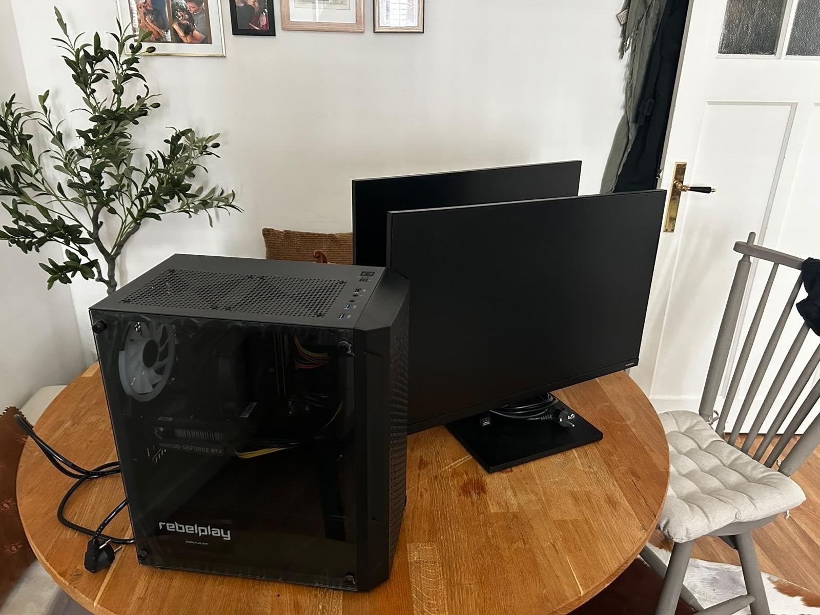 2 keer gebruikt Rebelplay Game PC (i9, RTX 5060, 32GB RAM, Ophalen, 32 GB, Rebelplay, Zo goed als nieuw