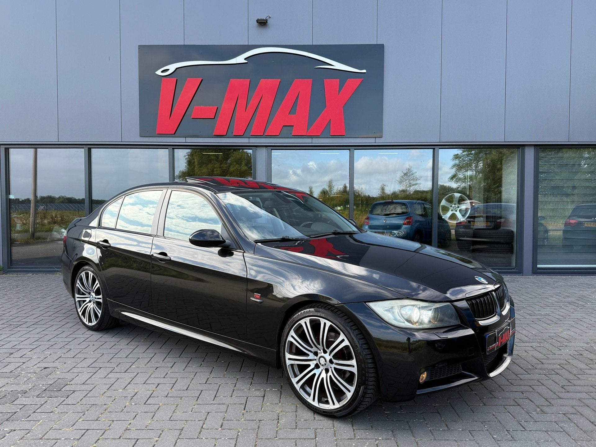 BMW 3-serie 318i AUT M-Tech Leder Navi Xenon Schuifdak Pdc, Achterwielaandrijving, Zwart, 4 cilinders, 129 pk