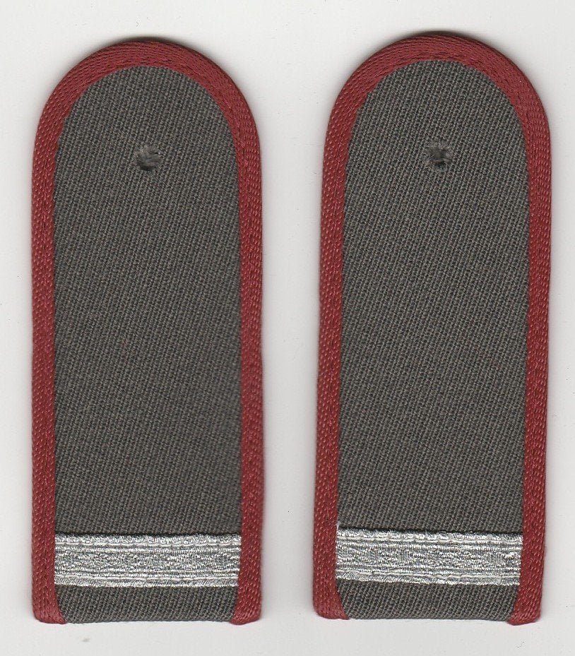 DDR (Oost-Duitsland) - schouderstukken Gefreiter Stasi, Verzamelen, Militaria | Algemeen, Verzenden, Landmacht, Duitsland, Embleem of Badge