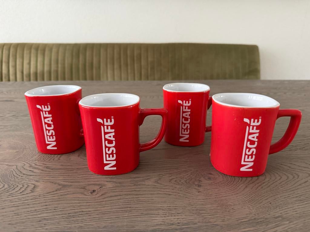 Nescafé  - Set van 4 rode mokken, Huis en Inrichting, Keuken | Servies, Ophalen of Verzenden, Zo goed als nieuw, Overige stijlen