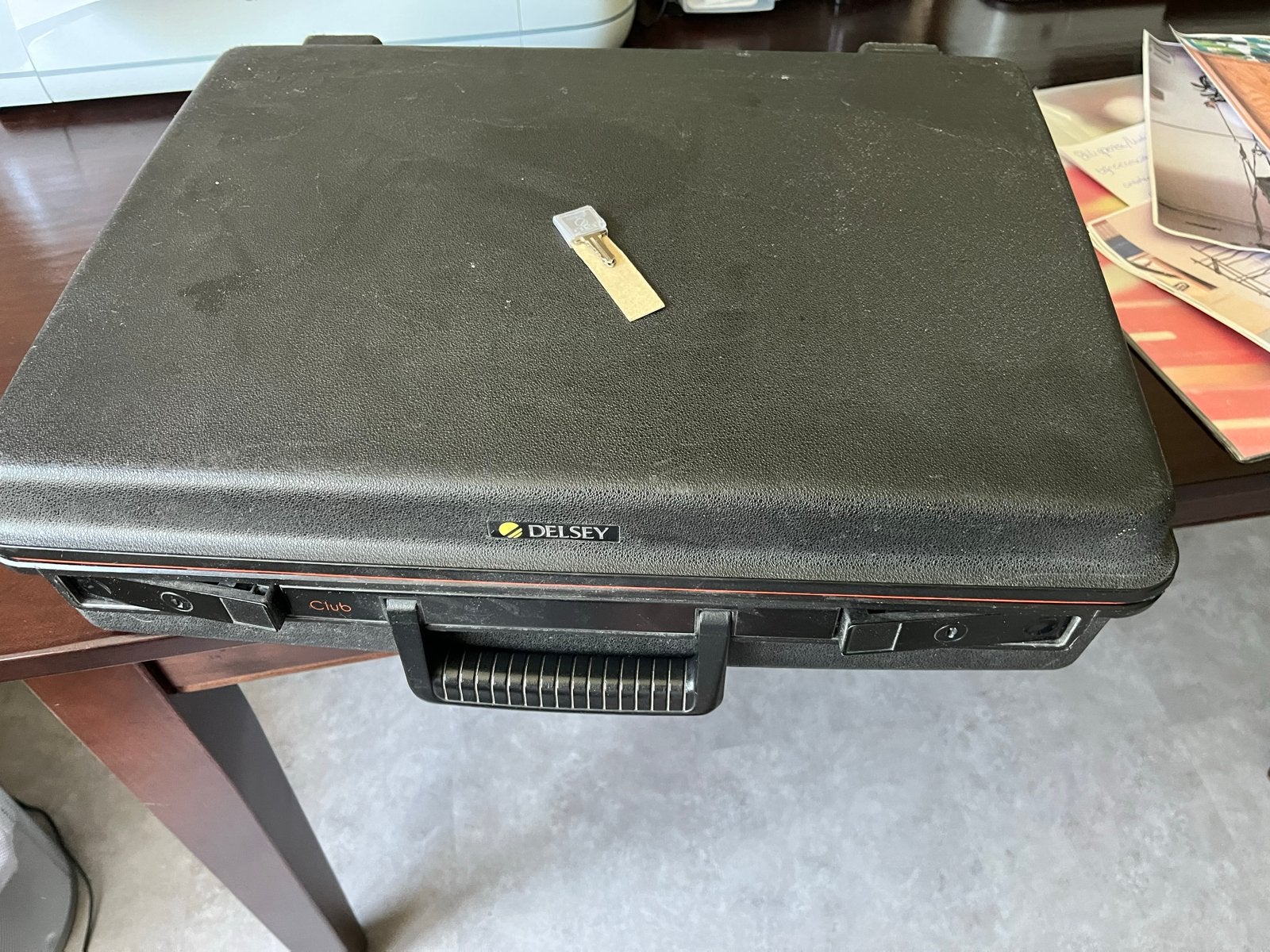 Delsey Koffer met Sleutel - Compact en Veilig, Gebruikt, Hard kunststof, Slot, Minder dan 50 cm