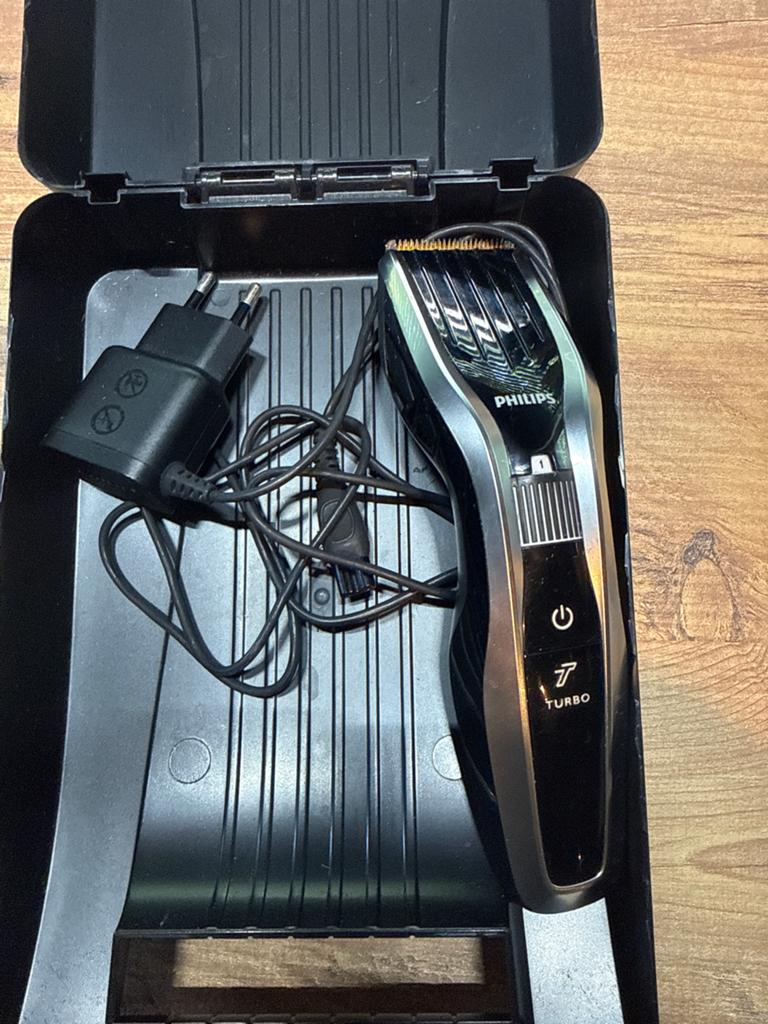 Philips Baardtrimmer met Turbo-functie en Oplader, Ophalen, Gebruikt, Scheren en Epileren