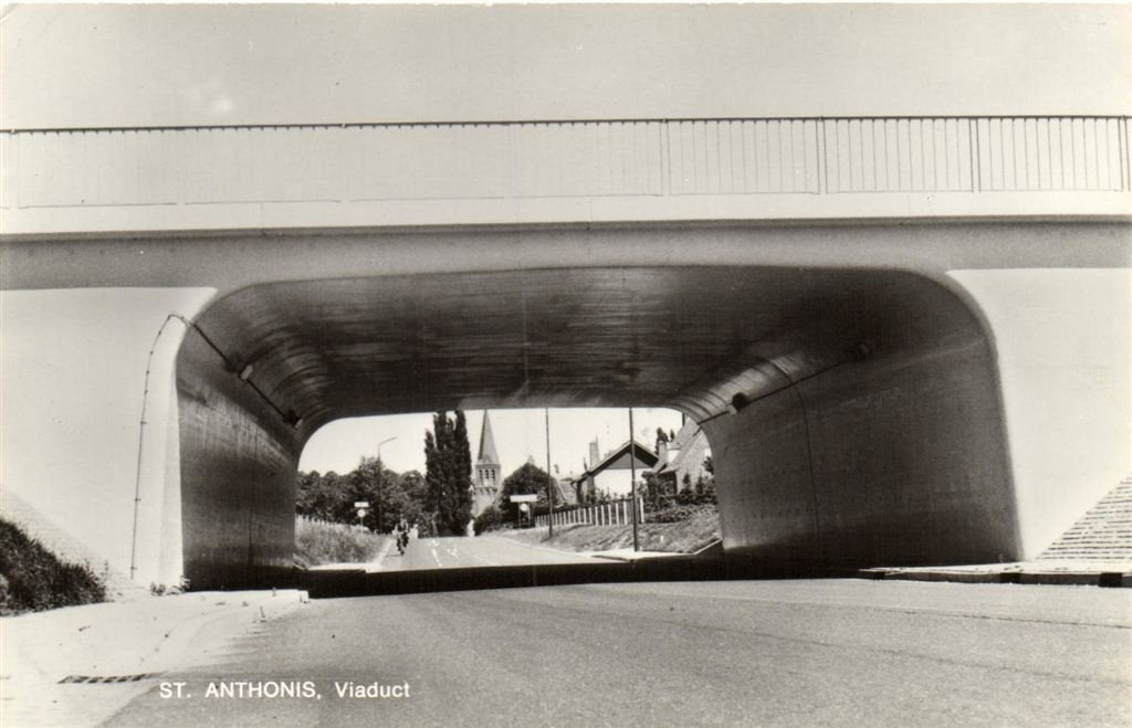 St. Anthonis. Viaduct - fietser - ongelopen, Verzenden, 1940 tot 1960, Ongelopen, Noord-Brabant