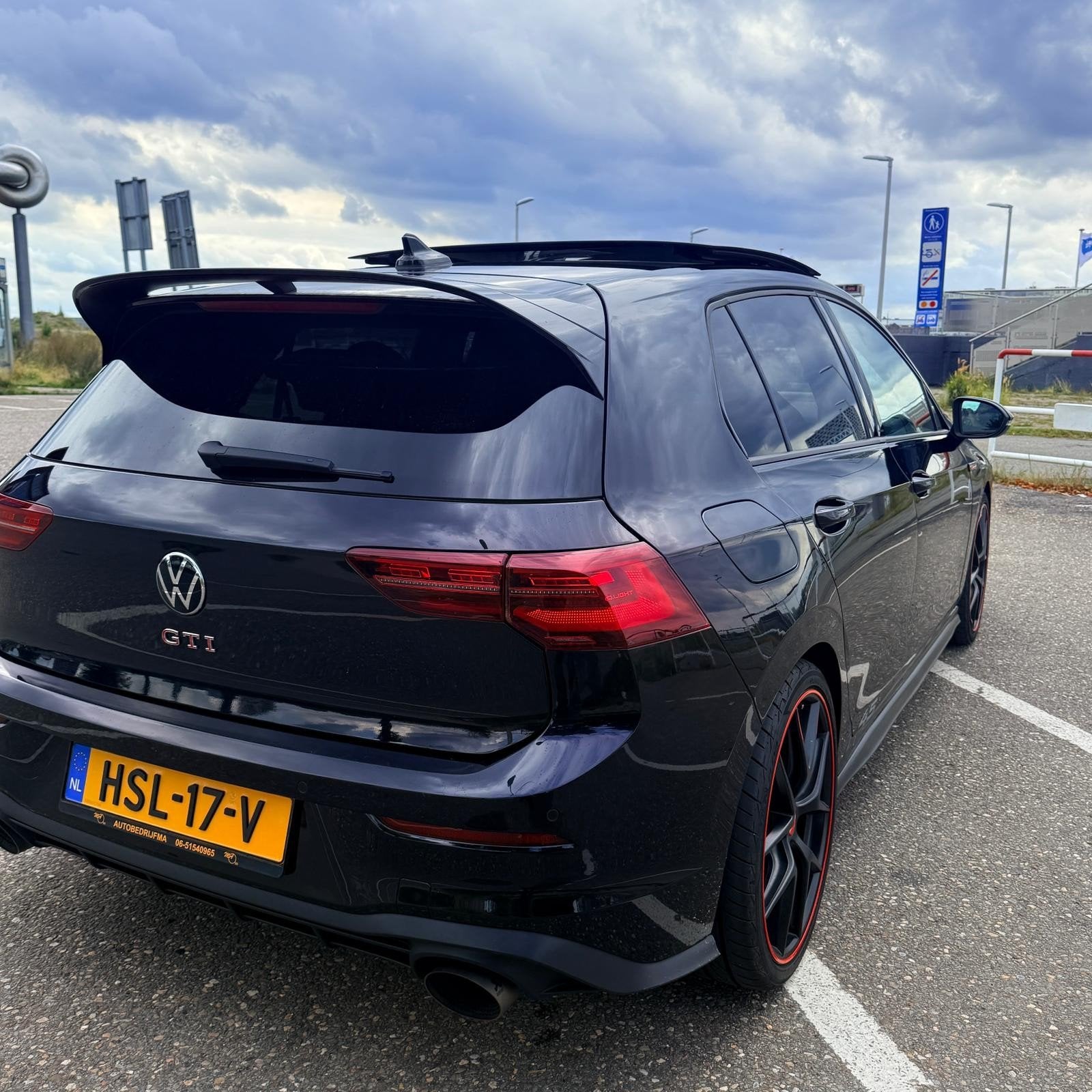 VW Golf 8 GTI CS ed. 45 Nurburgring race pack Pops/Bangs, Zwart, 4 cilinders, 1984 cc, Zwart