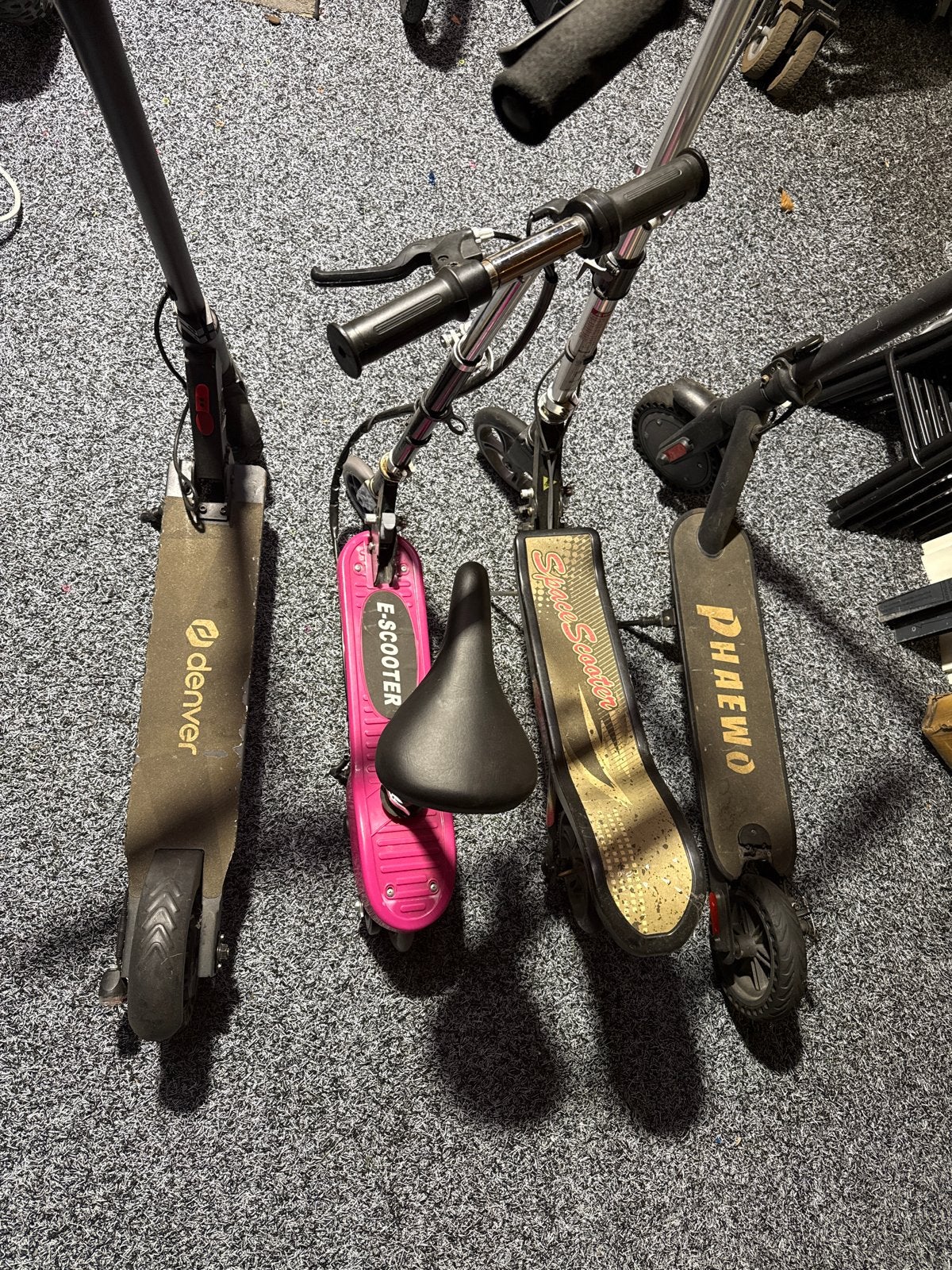 Diverse steps: 3 elektrische steps (defect/accuproblemen), Fietsen en Brommers, Ophalen, Gebruikt, Elektrische step (E-scooter)