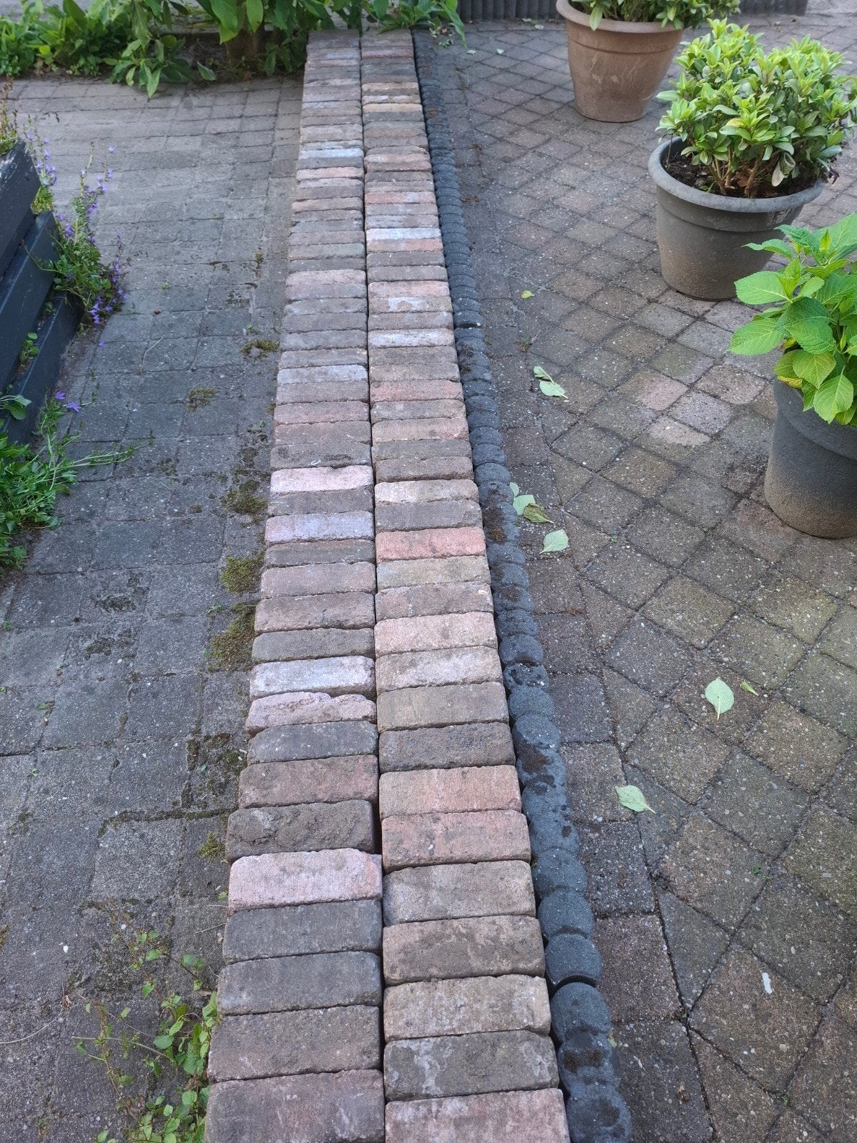 112 Gebruikte klinkers voor bestrating of border, Tuin en Terras, Ophalen, Gebruikt, Beton, Klinkers