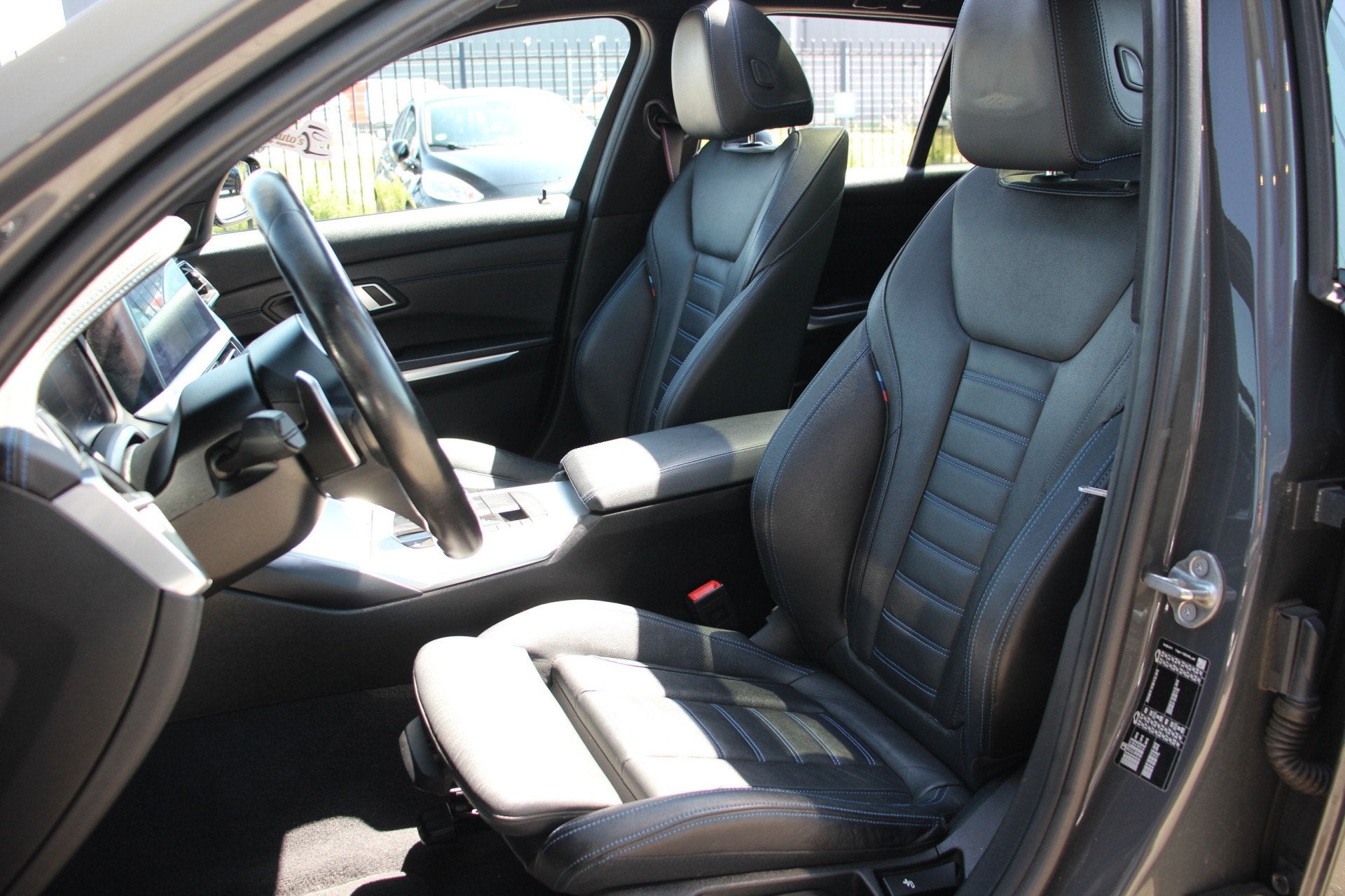 BMW 3 Serie Touring 320i High Executive M Pakket | Pano | La, Auto's, Automaat, 1998 cc, Achterwielaandrijving, Gebruikt