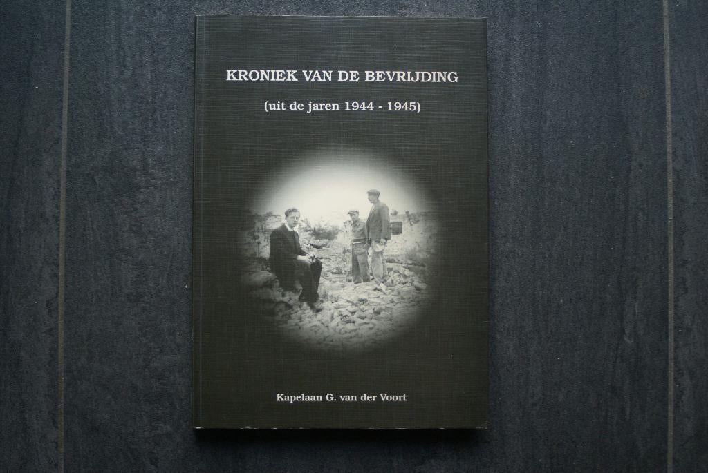 KRONIEK van de BEVRIJDING (uit de jaren 1944-1945)Kapelaan G, Ophalen of Verzenden, Tweede Wereldoorlog, Zo goed als nieuw, Algemeen