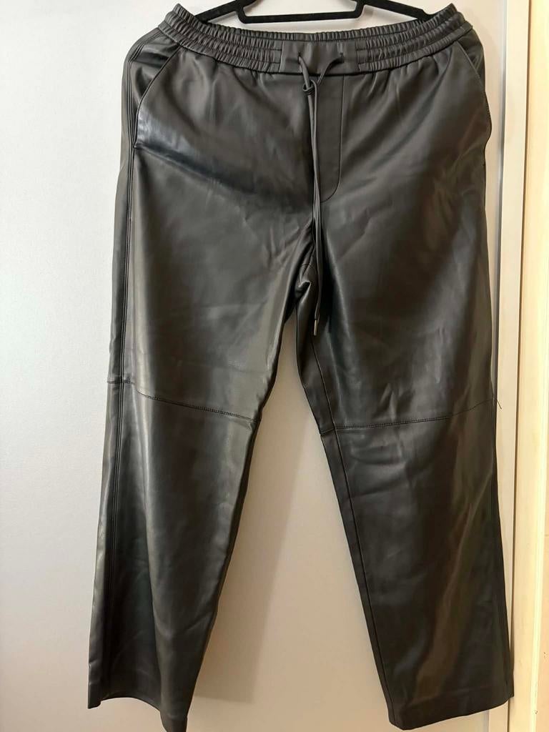 Faux leather elastic waist Pants Mango, Kleding | Dames, Ophalen of Verzenden, Zo goed als nieuw, Zwart, Broek of Spijkerbroek