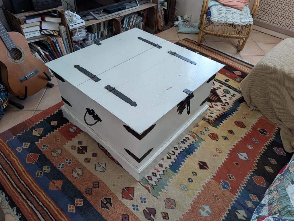 Witte houten kist/salontafel met metalen beslag, Gebruikt, 50 tot 100 cm, 75 tot 100 cm, Minder dan 50 cm