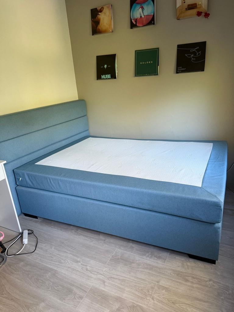Boxspring - ijsblauw - 140x200, Huis en Inrichting, Slaapkamer | Boxsprings, Ophalen, Gebruikt, Blauw, Tweepersoons