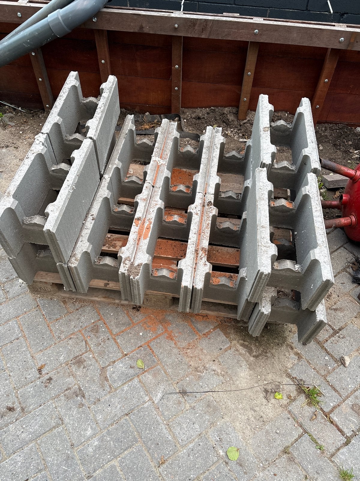Holle beton blokken, Doe-het-zelf en Verbouw, Metselstenen, Ophalen, Gebruikt, Beton