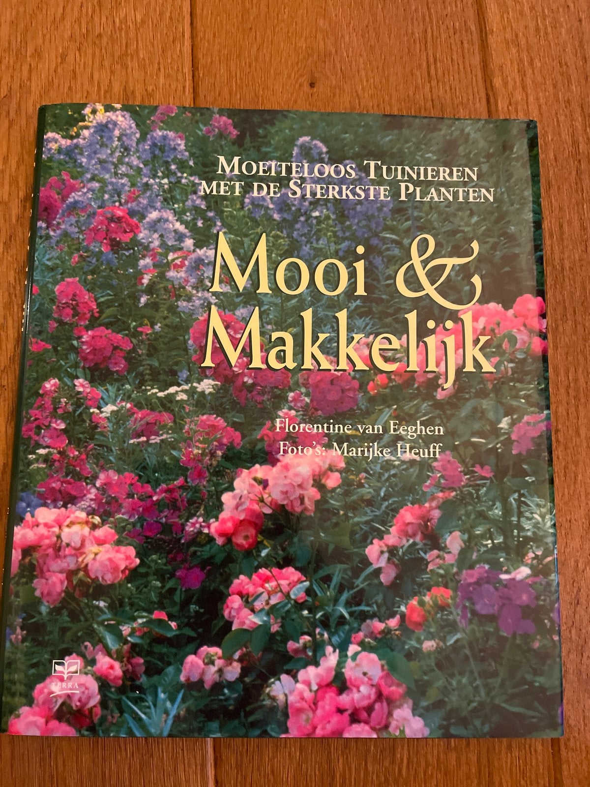 Mooi & Makkelijk: Moeiteloos Tuinieren met Sterke Planten, Ophalen of Verzenden, Gelezen, Tuinieren en Tuinplanten