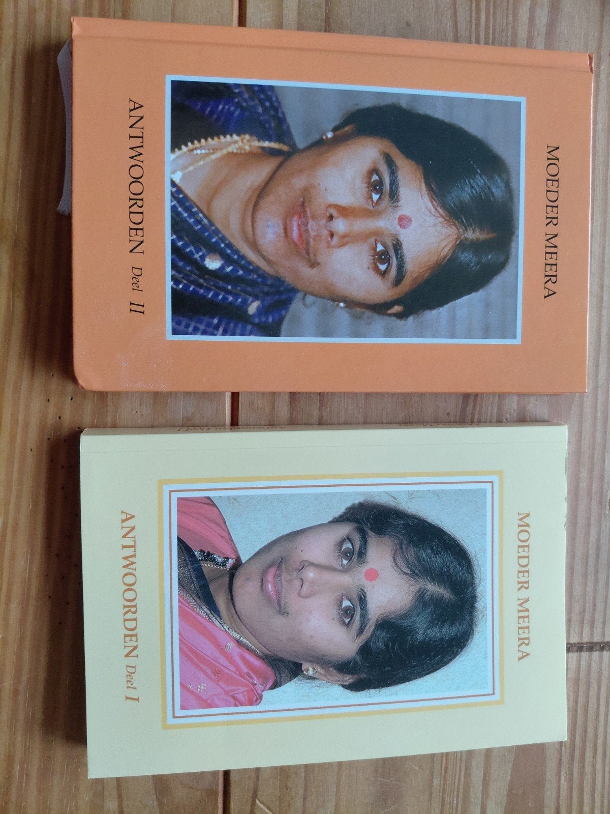 Moeder Meera: Antwoorden Deel I & II - Spiritualiteit, Boeken, Ophalen of Verzenden, Zo goed als nieuw, Spiritualiteit algemeen