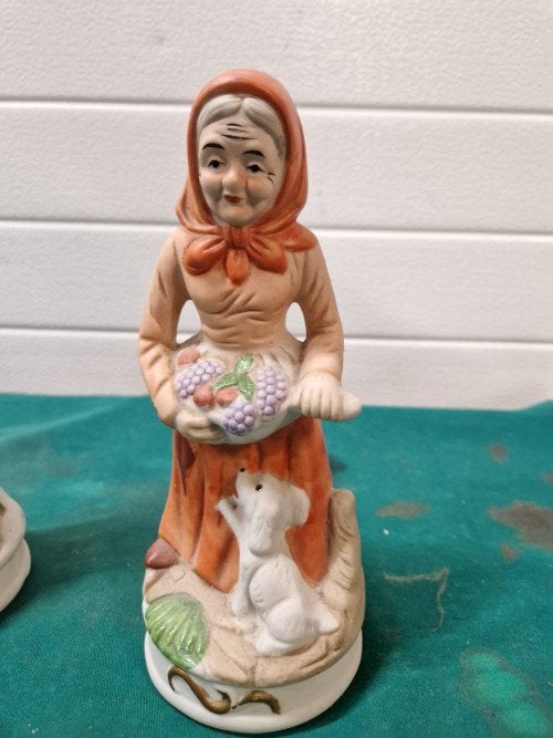 beelden opa en oma met hond en fruit, Verzamelen, Ophalen of Verzenden