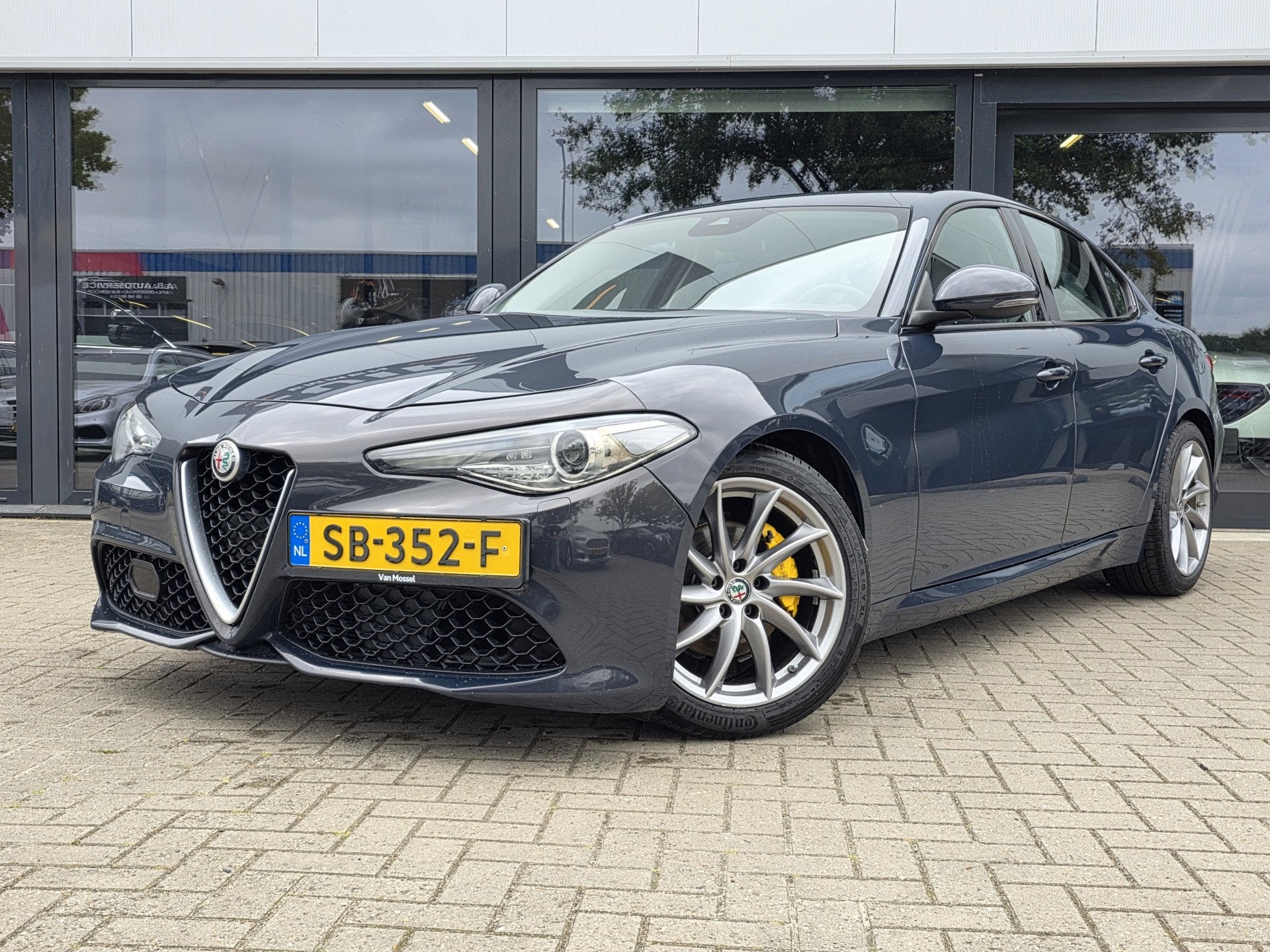 Alfa Romeo Giulia 2.0T Super + XENON + VOLLEER + SPORTPAKKET, 745 kg, Achterwielaandrijving, 4 cilinders, 1404 kg
