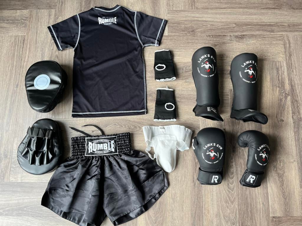 Te koop, complete kids kickboks spullen zo goed als nieuw, Sport en Fitness, Vechtsporten en Zelfverdediging, Zo goed als nieuw