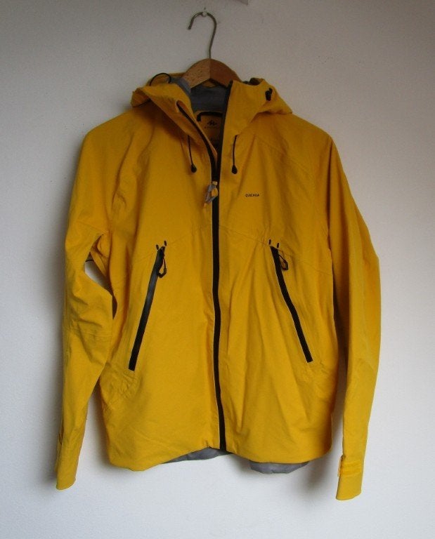 Nr.157: Prachtige Regenjas Jas Jacket van Quechua Maat M, Quechua, Maat 48/50 (M), Geel, Nieuw