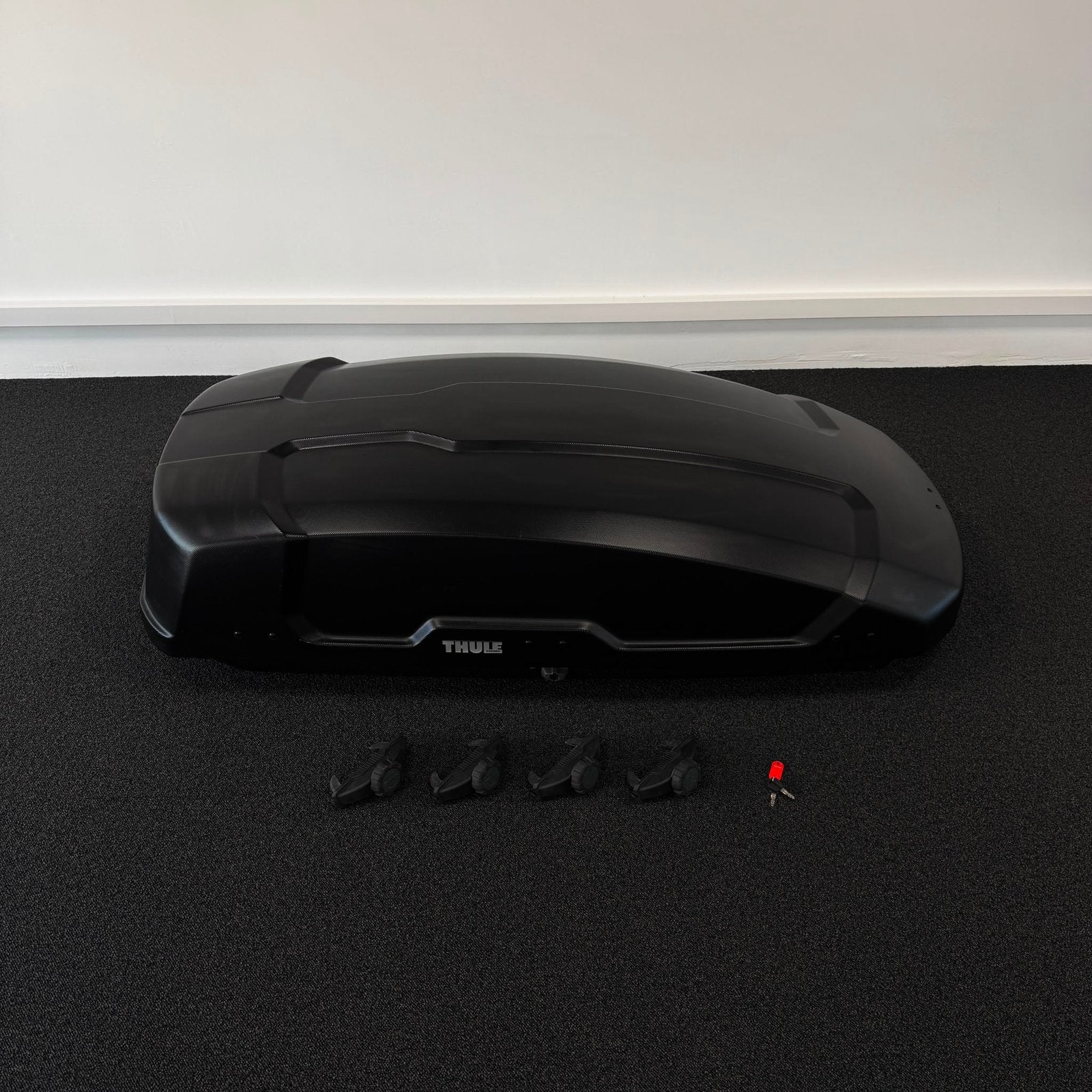 Thule Force XT M Dakkoffer 400 liter inhoud, Ophalen, Zo goed als nieuw
