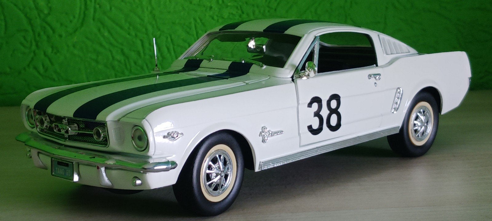 FORD MUSTANG, Hobby en Vrije tijd, Modelauto's | 1:18, Ophalen of Verzenden, Zo goed als nieuw, Solido