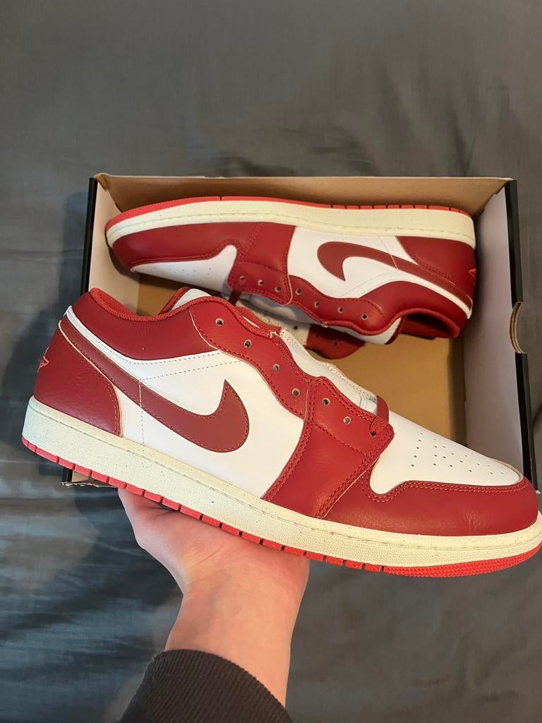Nike Air Jordan 1 Low Rood Wit - Maat 49.5, Wit, Nieuw, Ophalen of Verzenden, Sneakers of Gympen